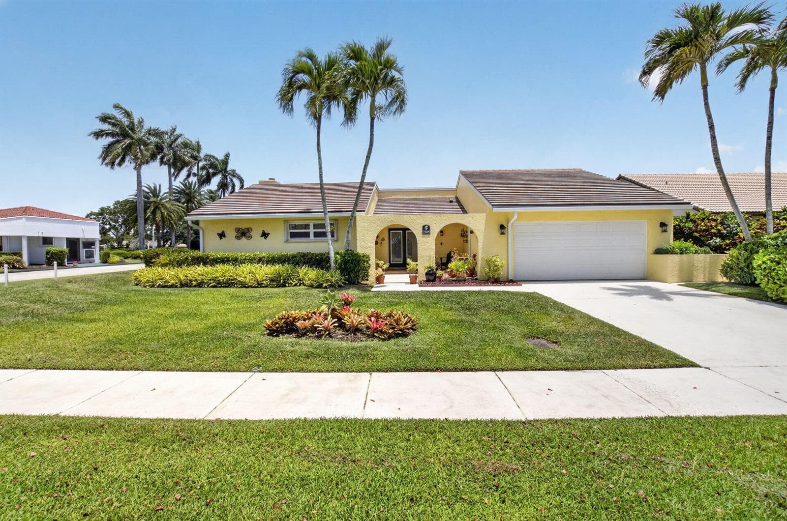 Single-family home at 2305 SW 23rd Cranbrook Drive, Boynton Beach, FL