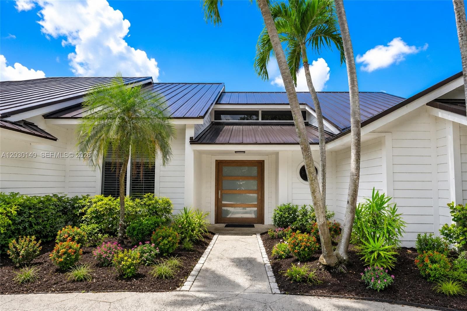 Single-family home at 10290 SE Banyan Way, Jupiter, FL