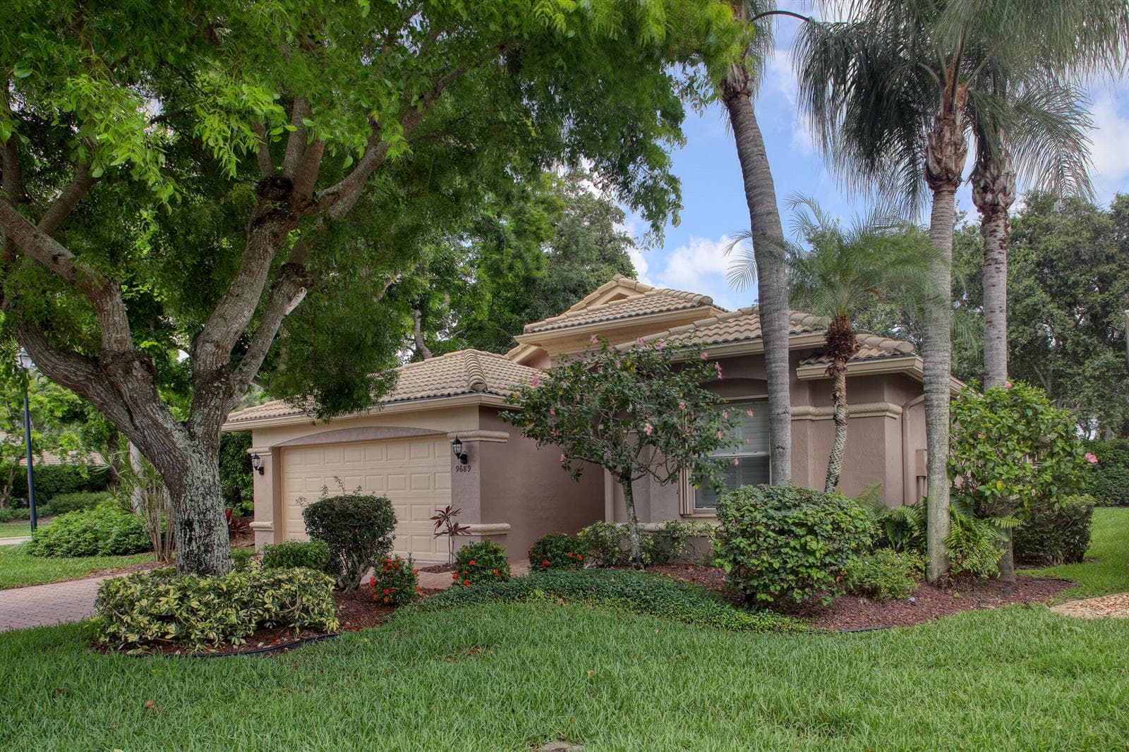 Single-family home at 9689 Positano Way, Lake Worth, FL