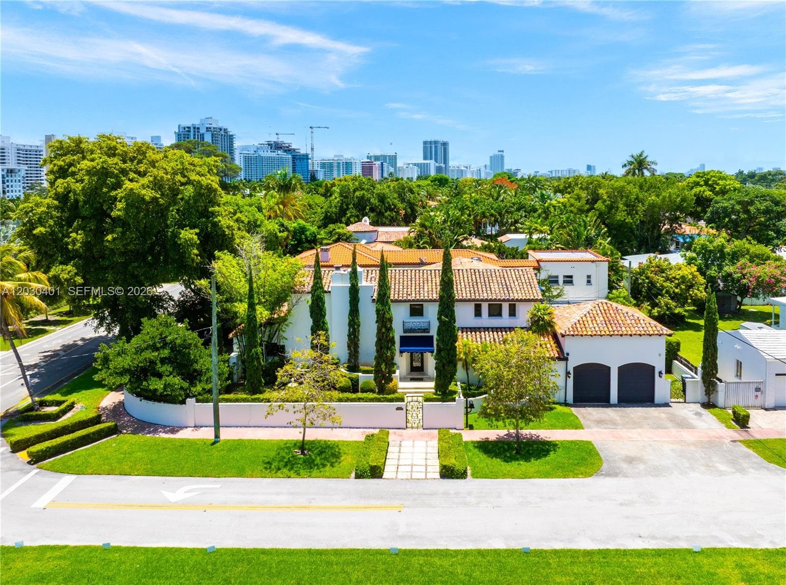 Single-family home at 5860 Pine Tree Dr, Miami Beach, FL