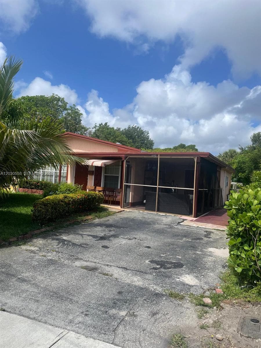 Single-family home at 691 NW 20th Ct, Pompano Beach, FL
