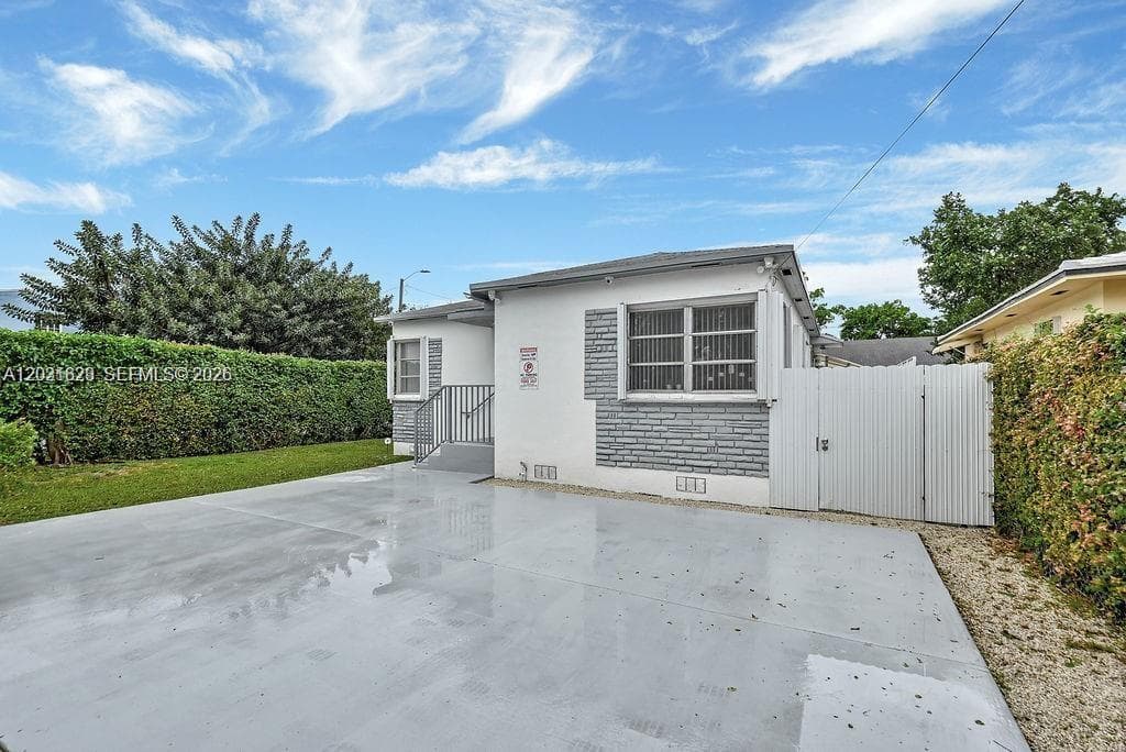 Single-family home en 600 NW 34th Ave, Miami — foto 1