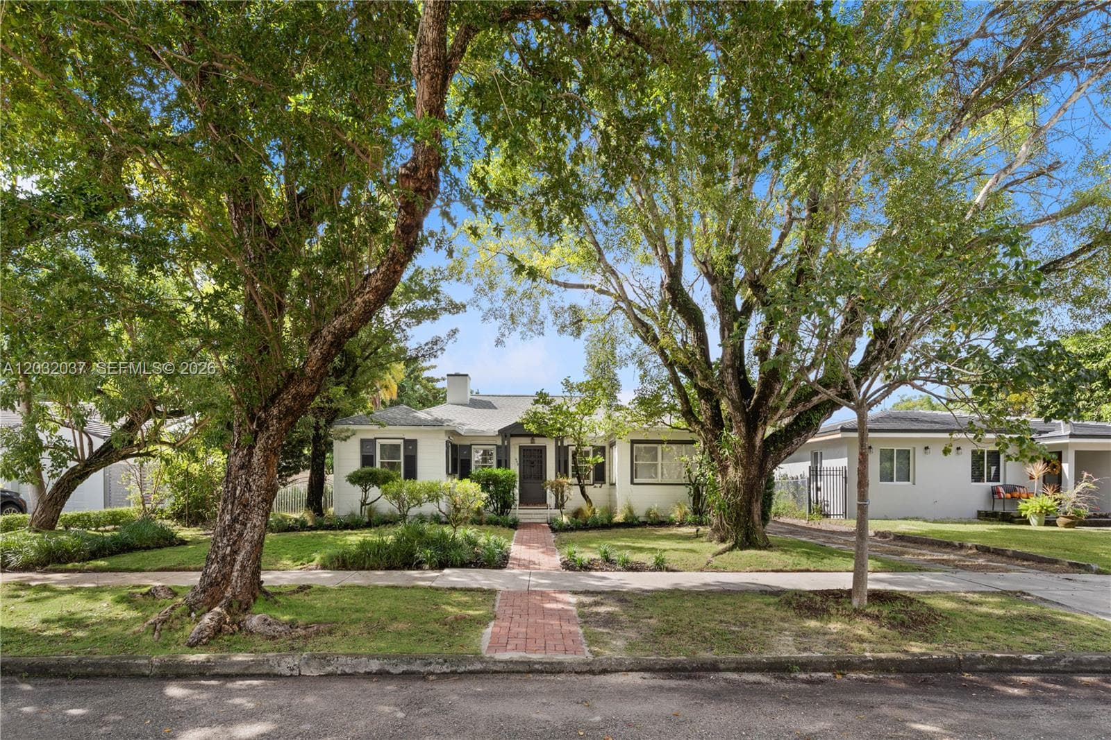 Single-family home at 440 SW 29th Rd, Miami — photo 3