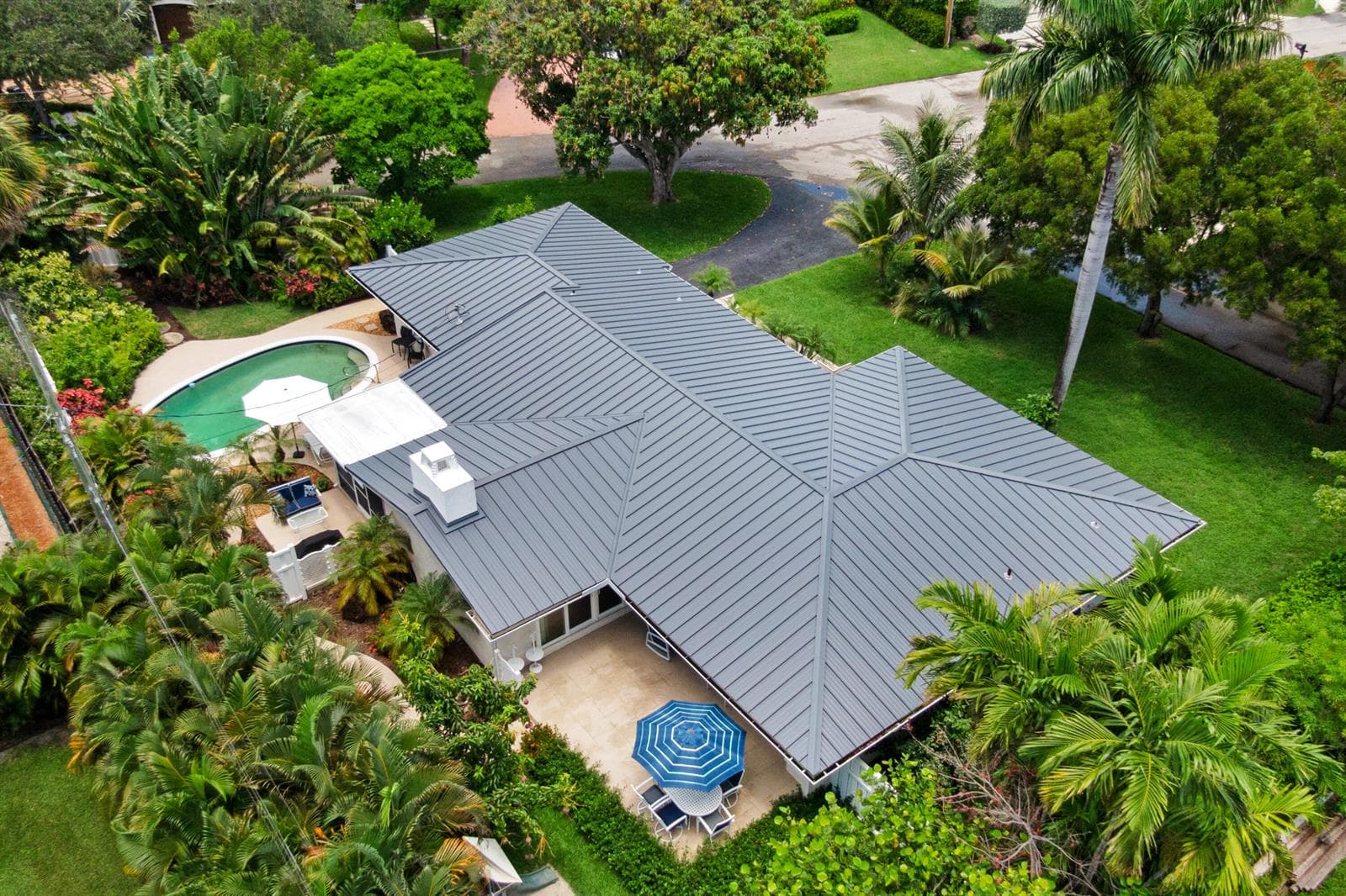 Single-family home at 3240 Lakeview Drive, Pompano Beach, FL