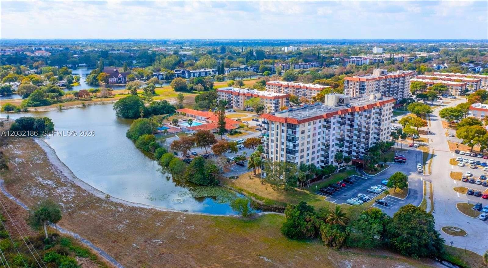 Condo at 4164 Inverrary Dr, Lauderhill — photo 2