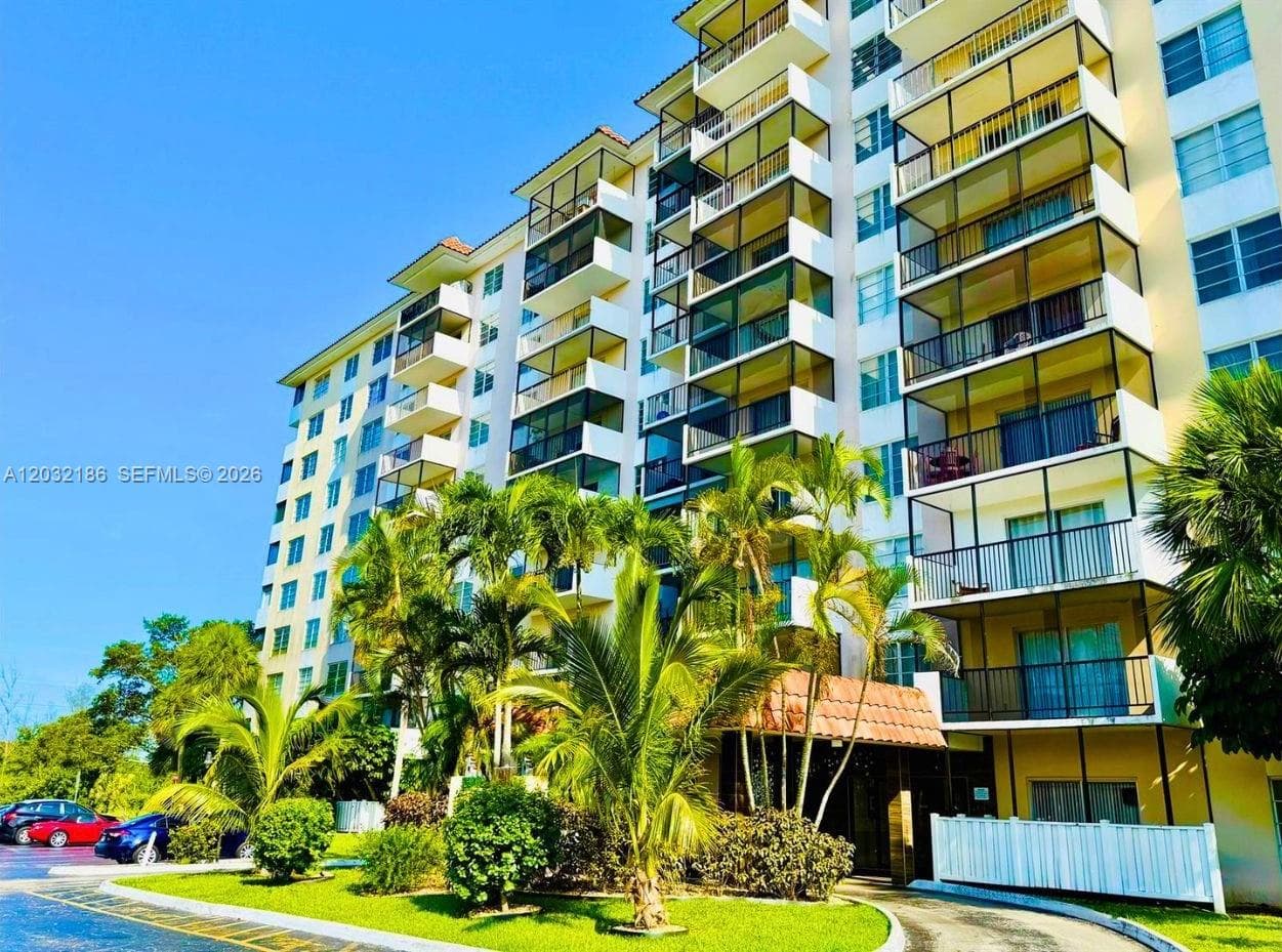 Condo at 4164 Inverrary Dr, Lauderhill — photo 1