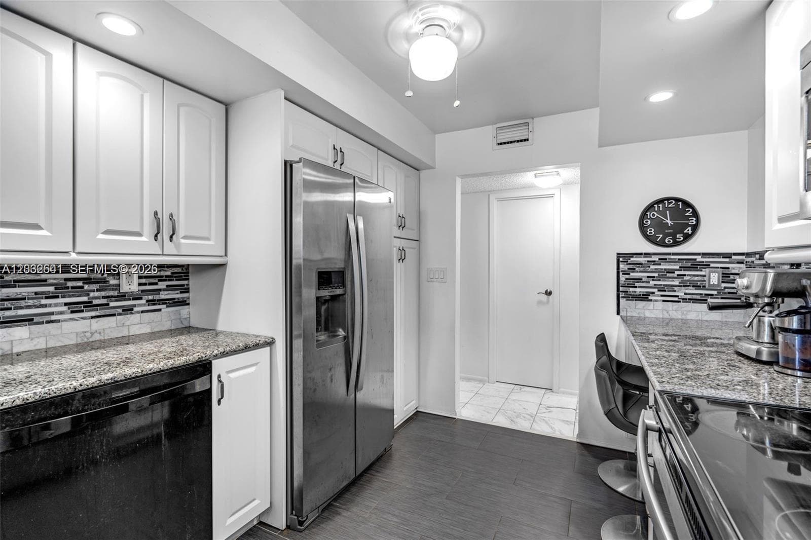 Condo at 1000 Parkview Dr, Hallandale Beach, FL