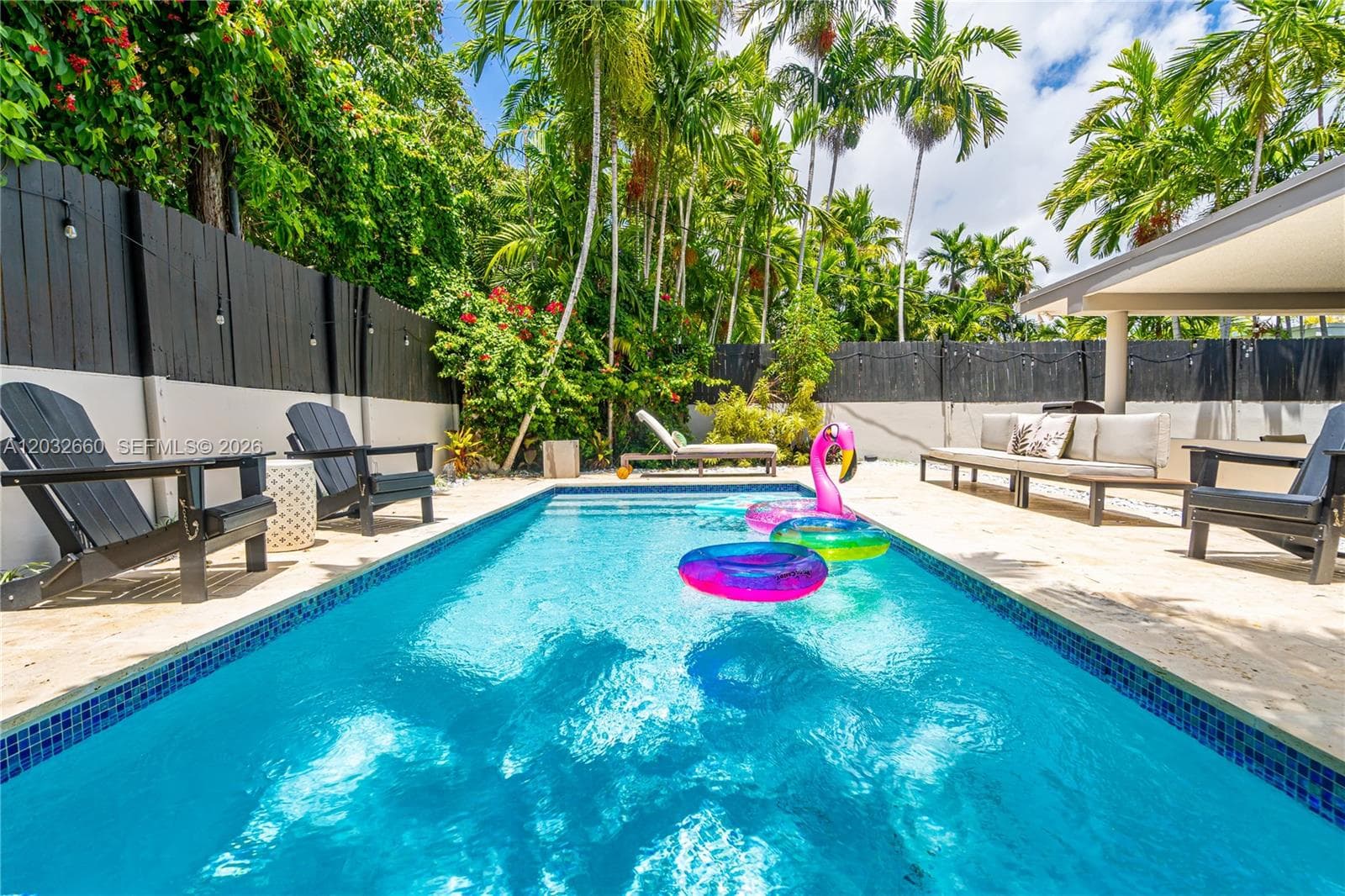 Single-family home at 520 SW 22 rd, Miami, FL