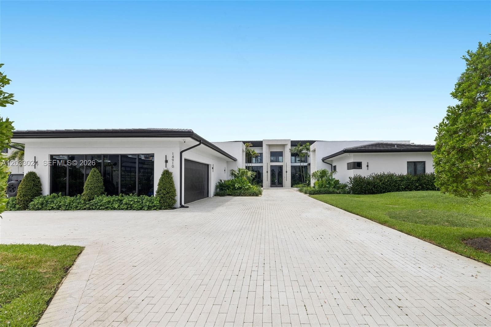 Single-family home at 14910 SW 16th Ct, Davie, FL
