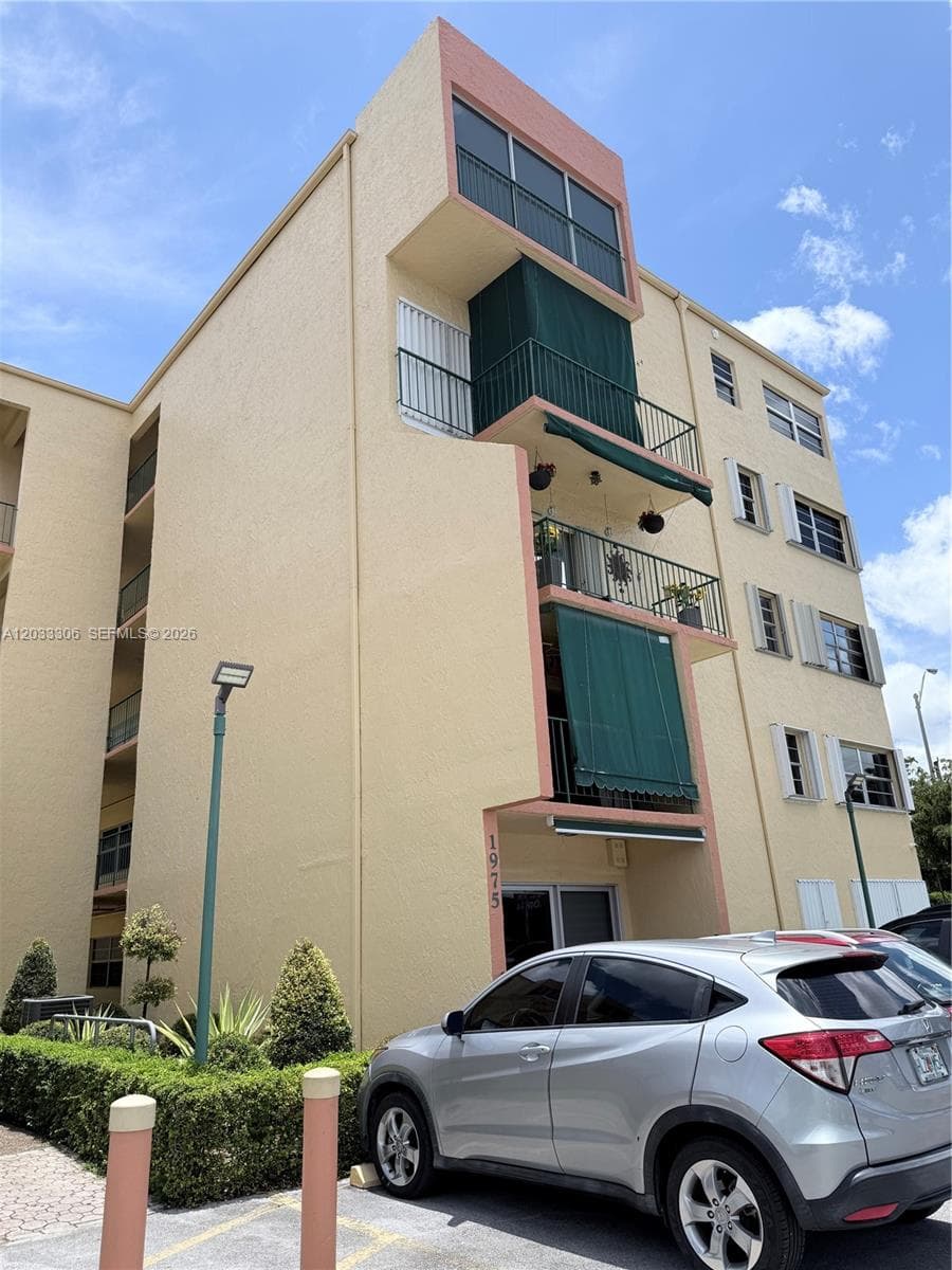 Condo at 1975 W 44th Pl, Hialeah, FL