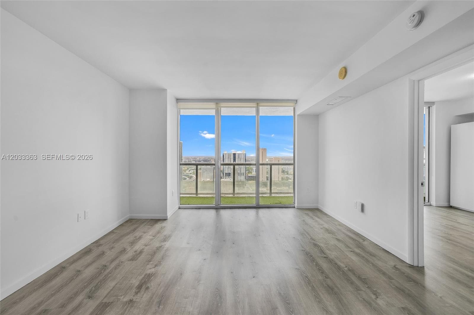 Condo at 50 Biscayne Blvd, Miami — photo 2