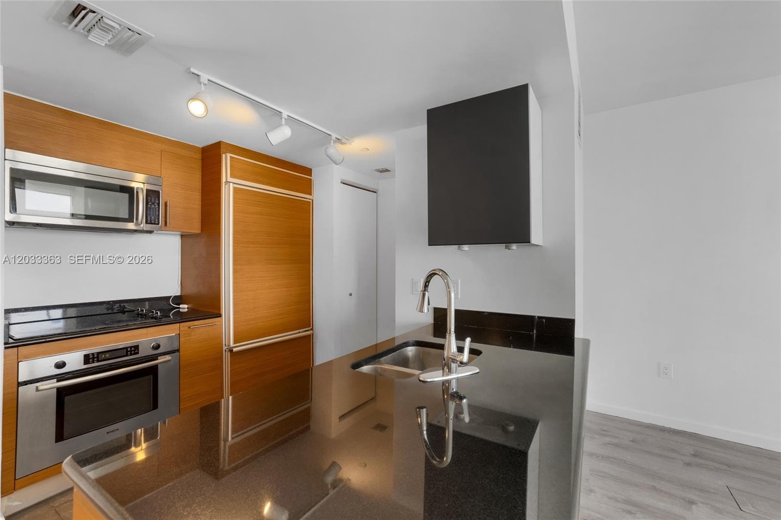 Condo at 50 Biscayne Blvd, Miami — photo 3