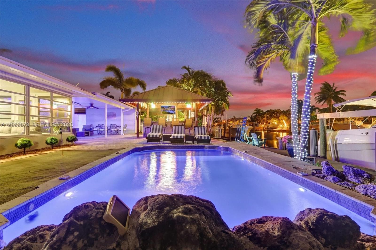 Single-family home at 200 SE 3rd St, Pompano Beach — photo 1