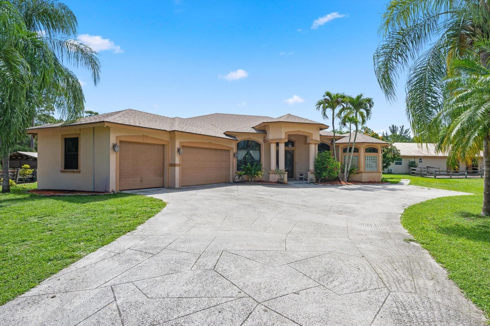 Single-family home at 2910 Doe Trail, Loxahatchee, FL