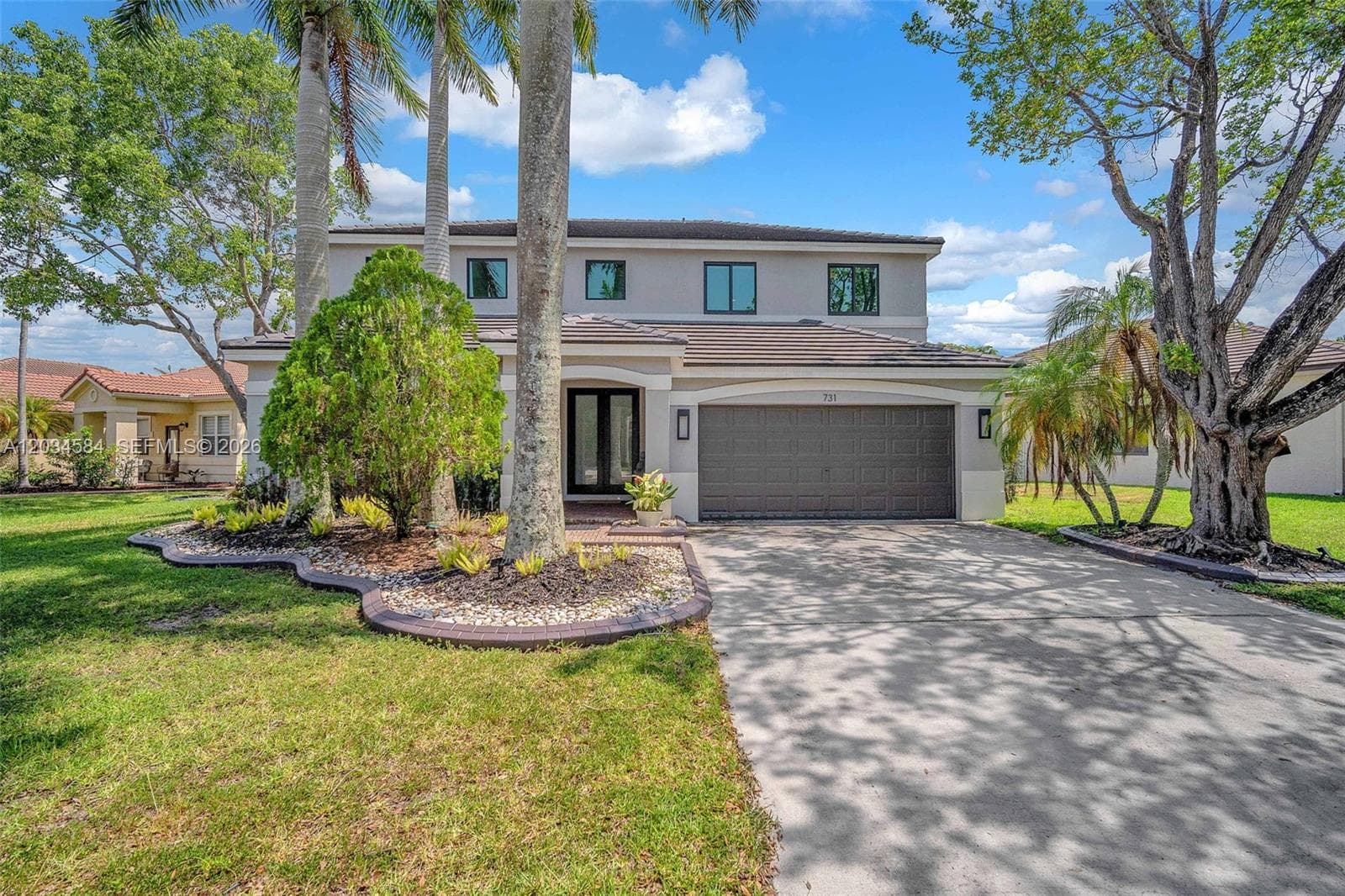 Single-family home at 731 Tulip Cir, Weston, FL