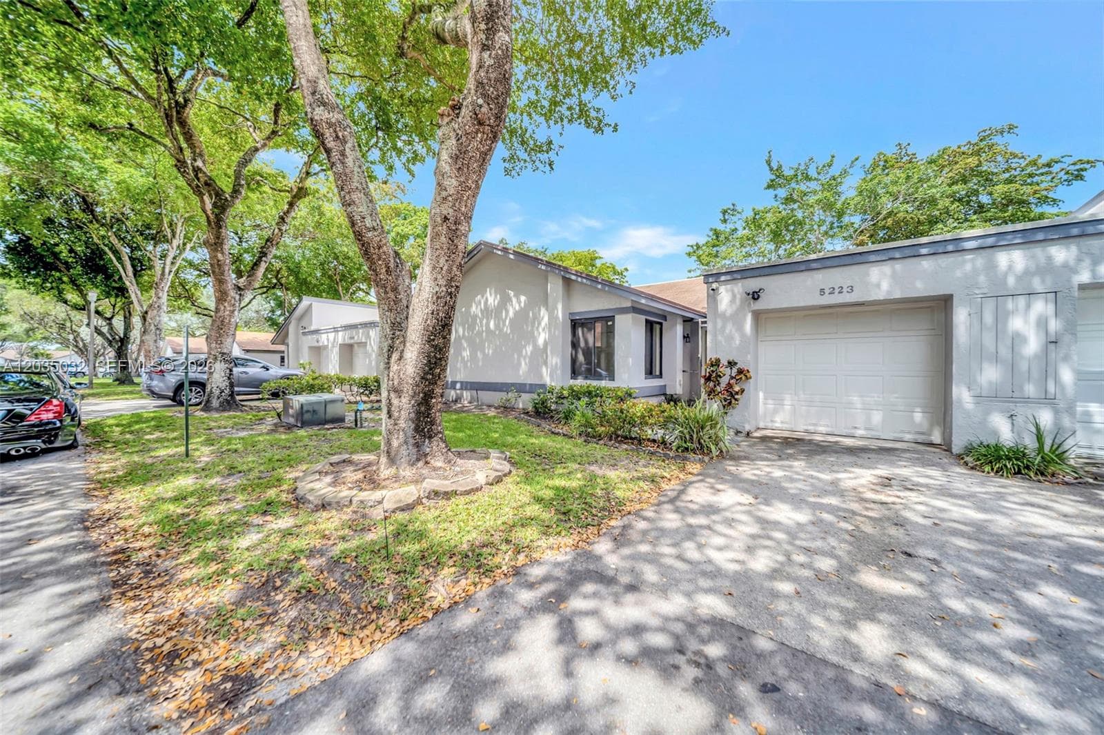 Villa at 5223 W Gate Lake Rd, Tamarac, FL
