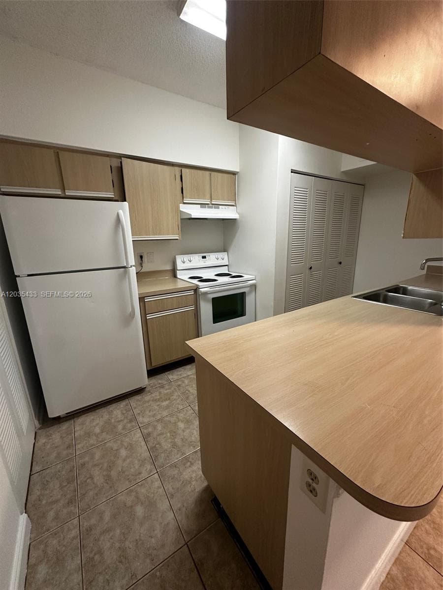 Condo at 18356 NW 68th Ave, Hialeah, FL