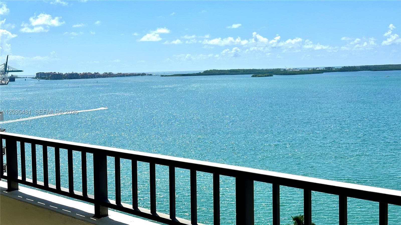 Condo at 520 SE Brickell Key Dr, Miami — photo 3