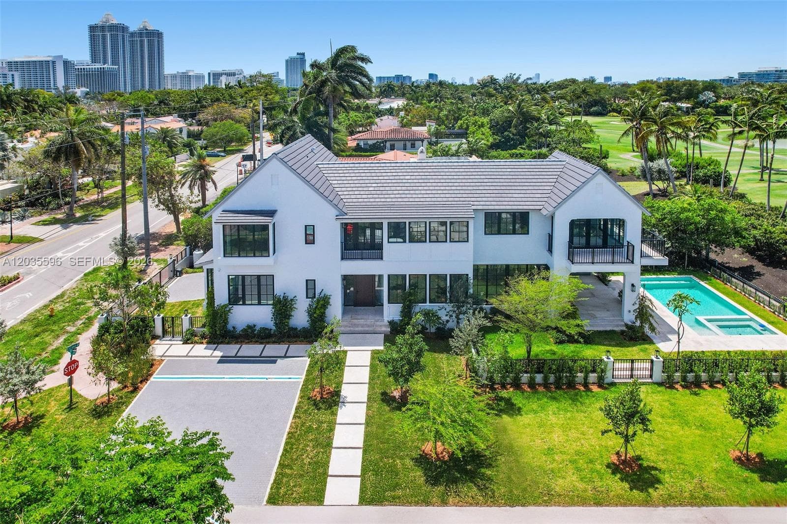 Single-family home at 5262 La Gorce Dr, Miami Beach — photo 1