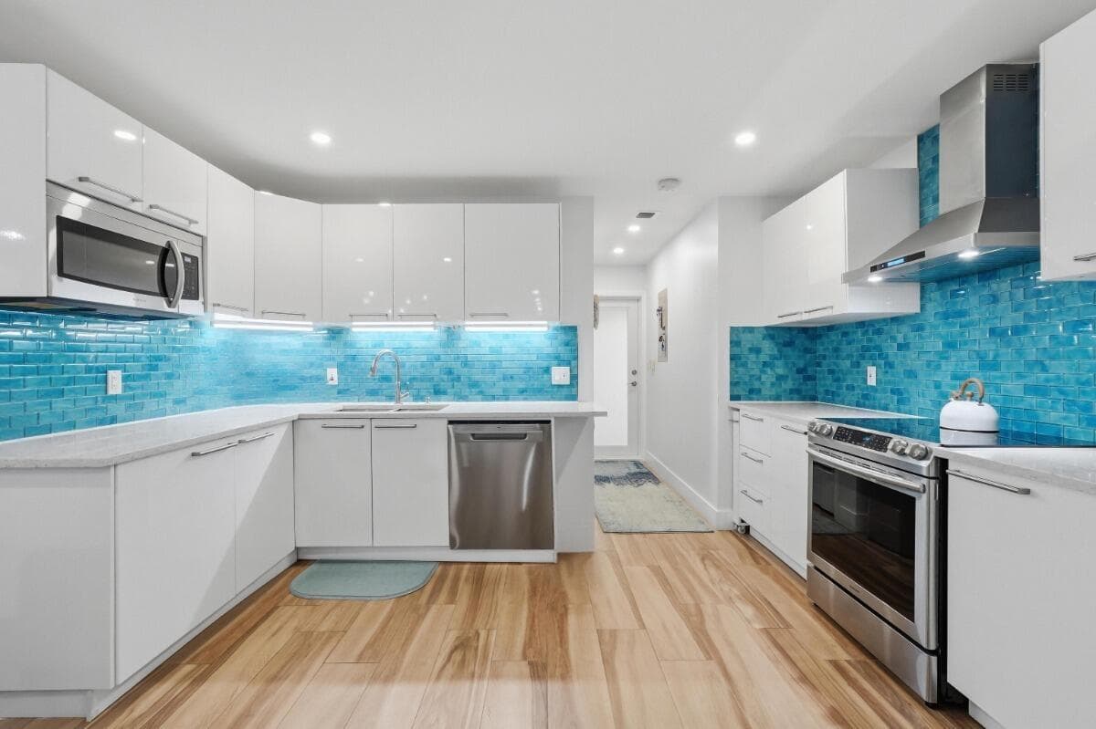 Home at 904 W Cypress Lane, Pompano Beach, FL