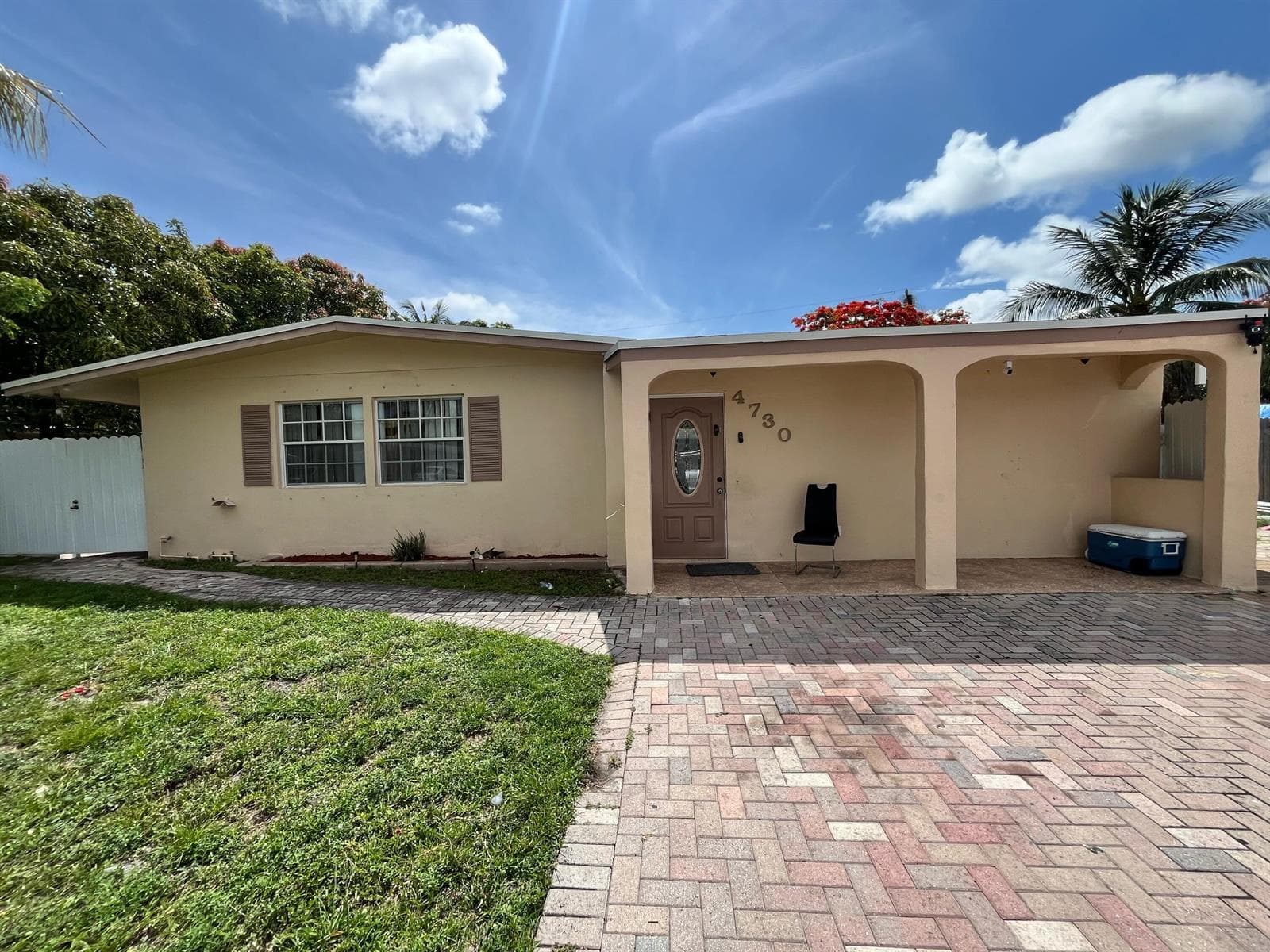 Single-family home at 4730 NE 2nd Avenue NE, Deerfield Beach, FL