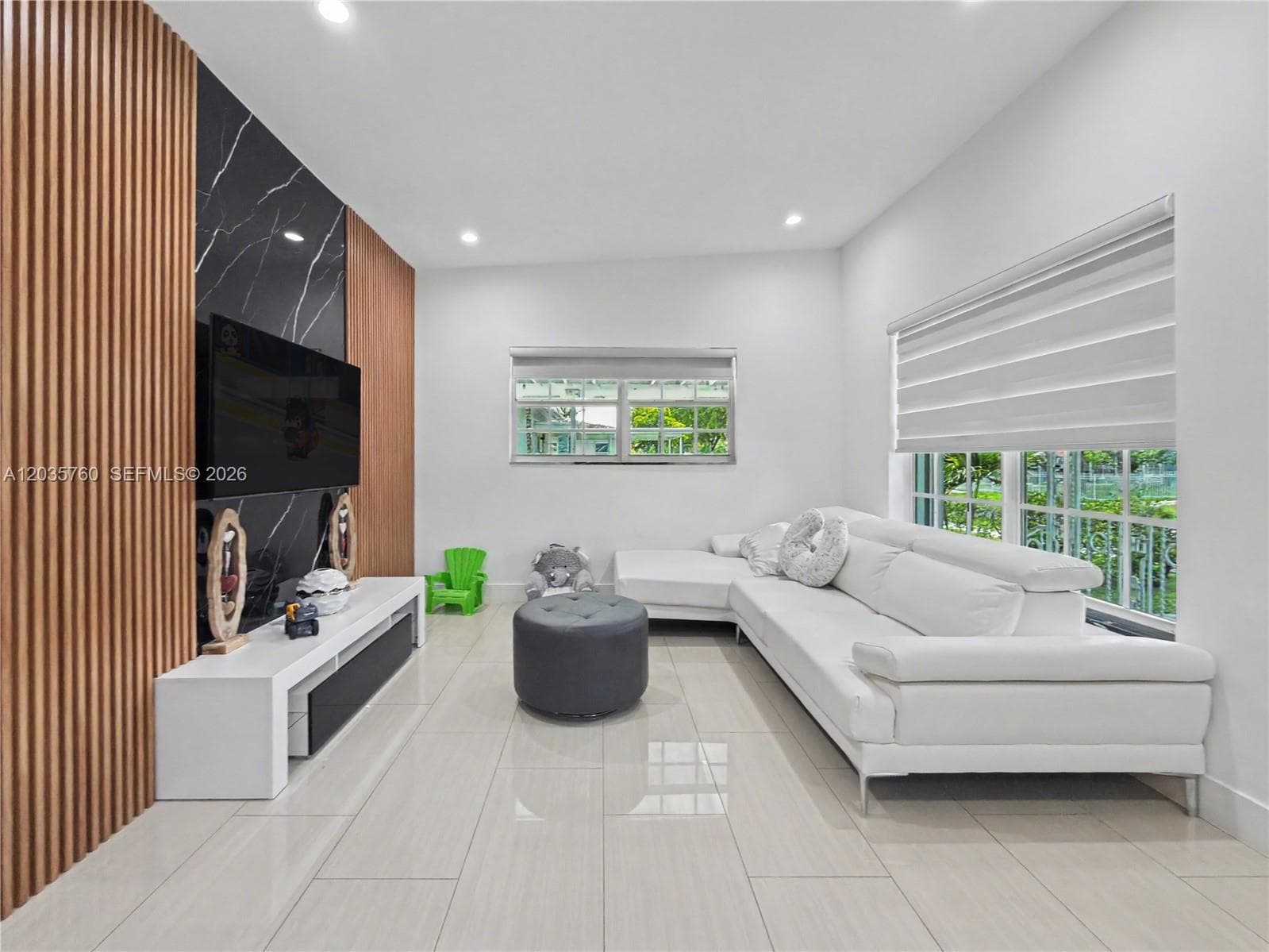 Single-family home at 960 NE 146th St, North Miami, FL