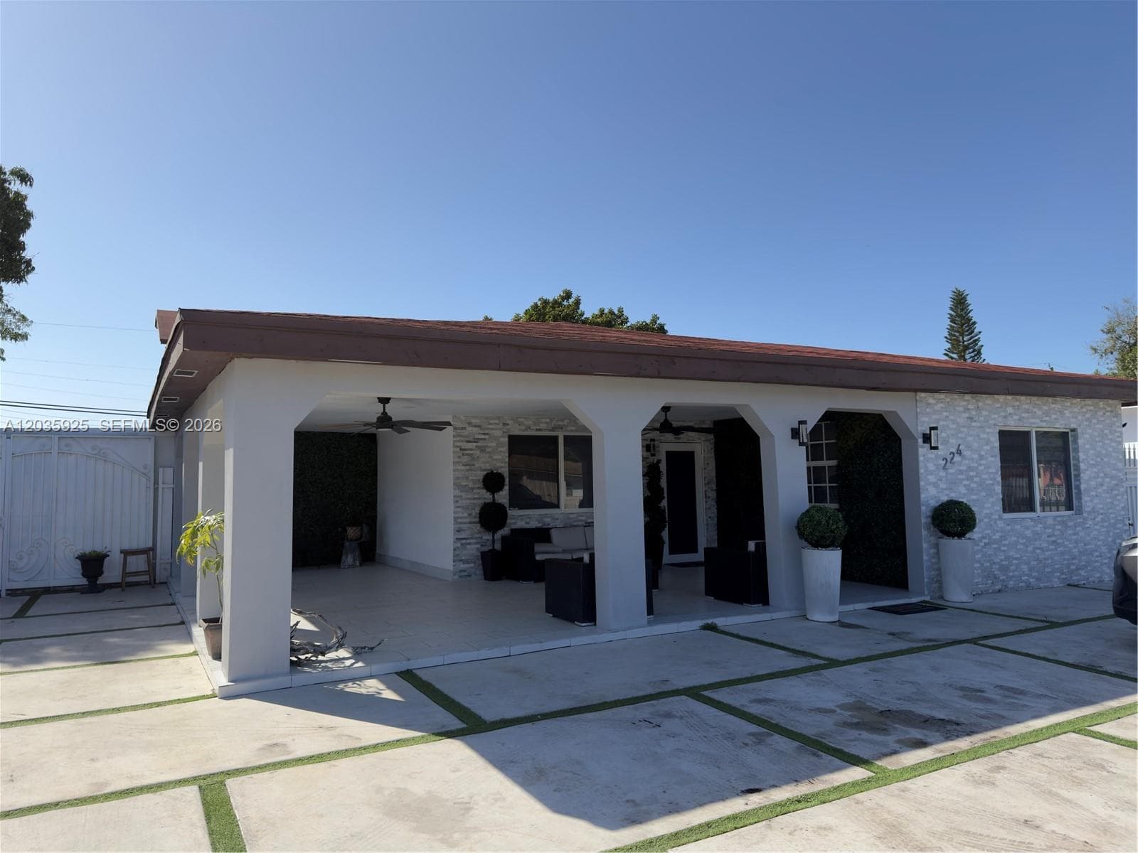 Single-family home at 224 E 42nd St, Hialeah — photo 2