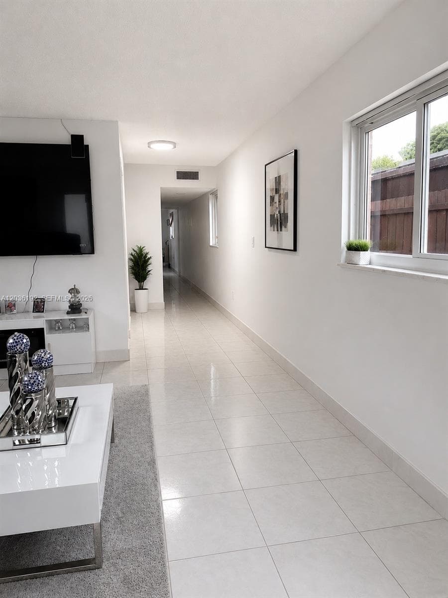 Single-family home at 380 W 45th St, Hialeah — photo 3