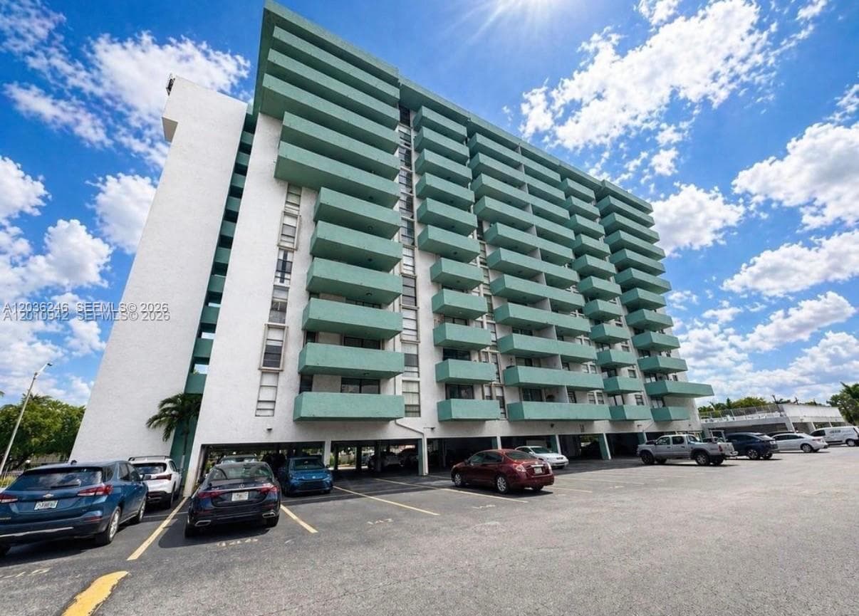 Condo at 1825 W 44th Pl, Hialeah, FL