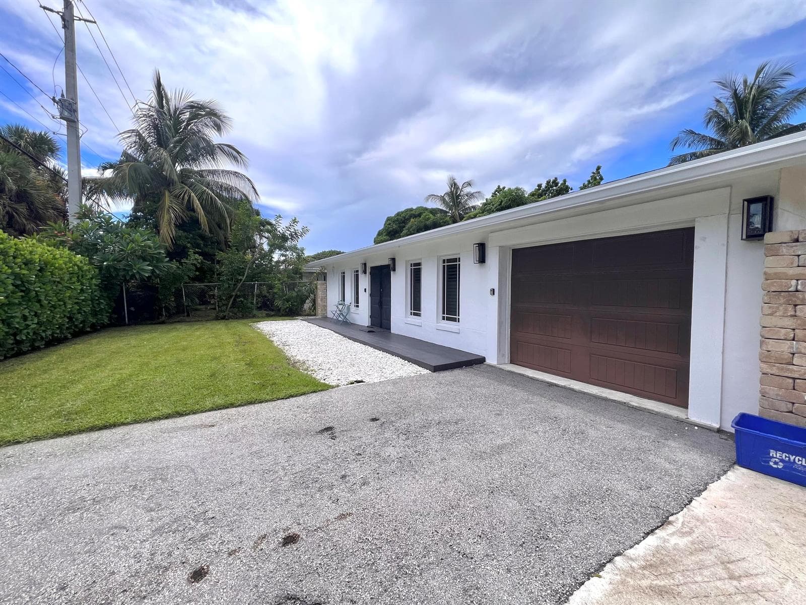 Single-family home at 902 S Swinton Avenue, Delray Beach, FL