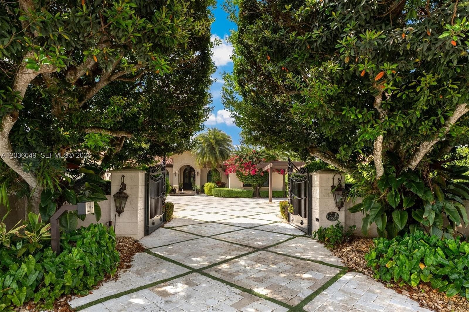 Single-family home at 10270 SW 62nd St, Miami, FL