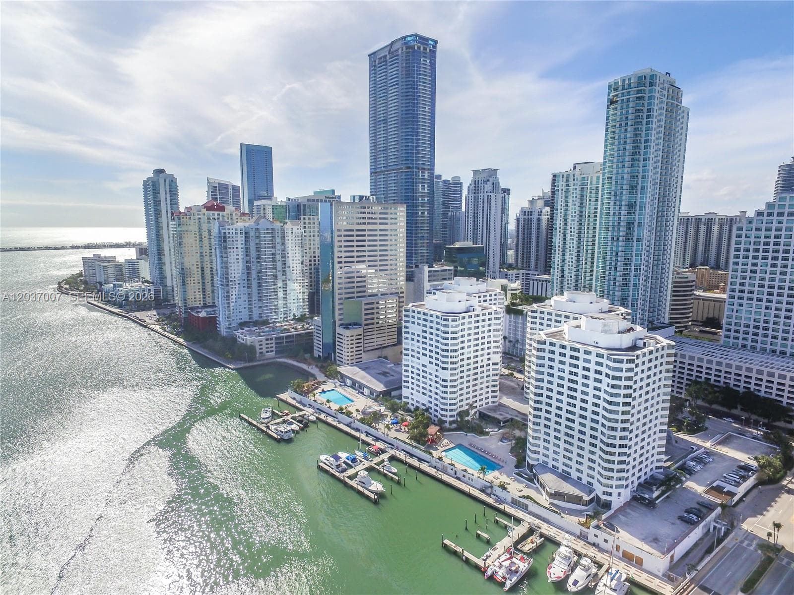 Condo at 905 Brickell Bay Dr, Miami — photo 1