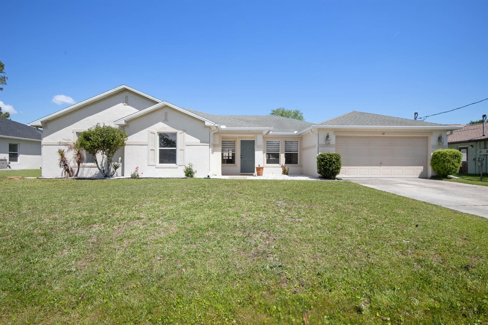 Single-family home at 27 Wood Arbor Lane, Palm Coast, FL