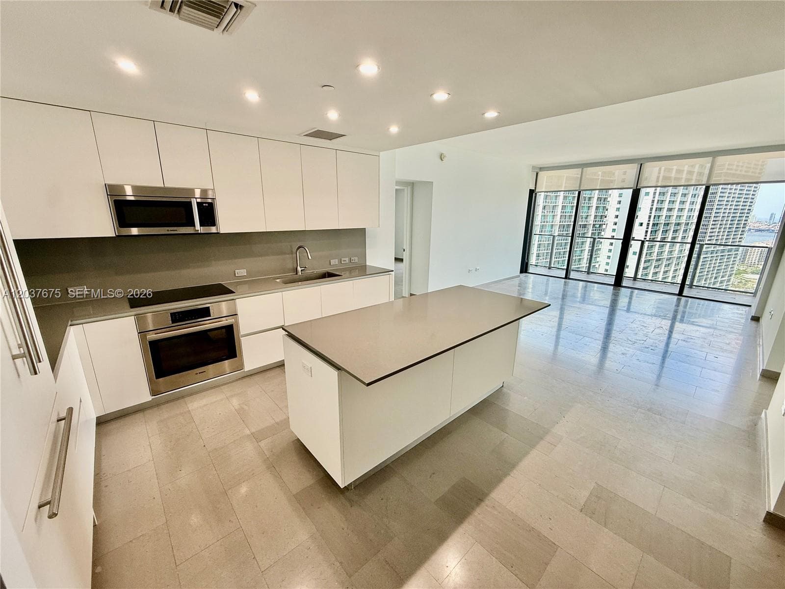 Condo at 68 SE 6th St, Miami — photo 3
