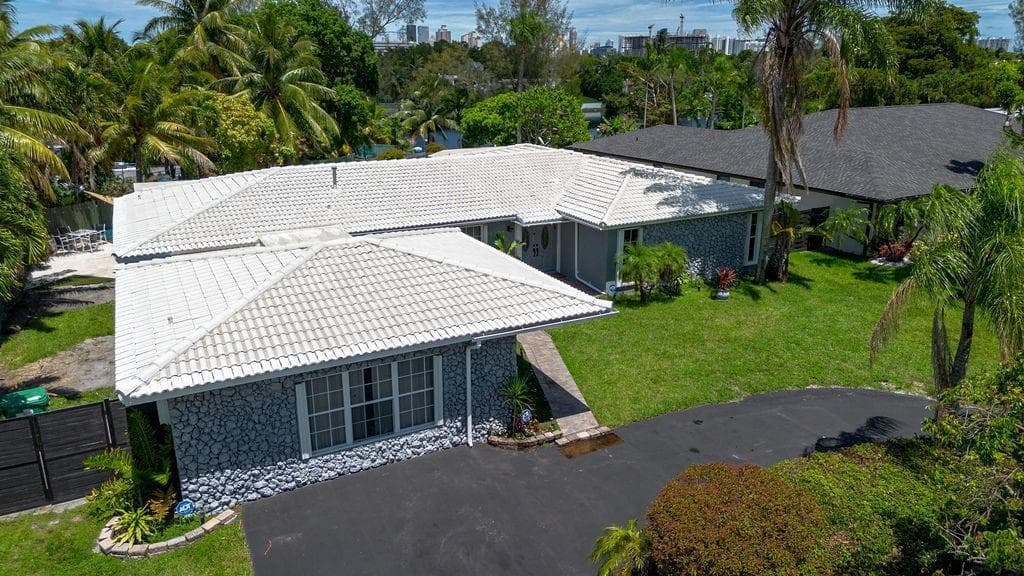 Single-family home at 19885 NE 22nd Avenue, Miami, FL