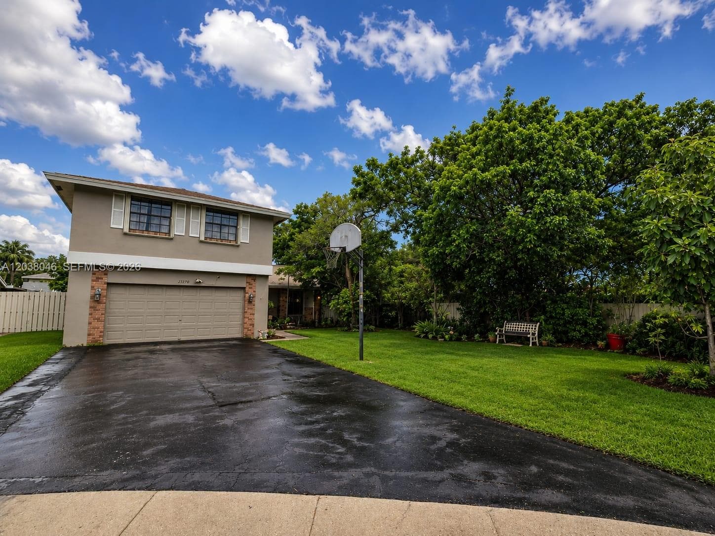 Single-family home at 13870 Magnolia Ct, Davie, FL
