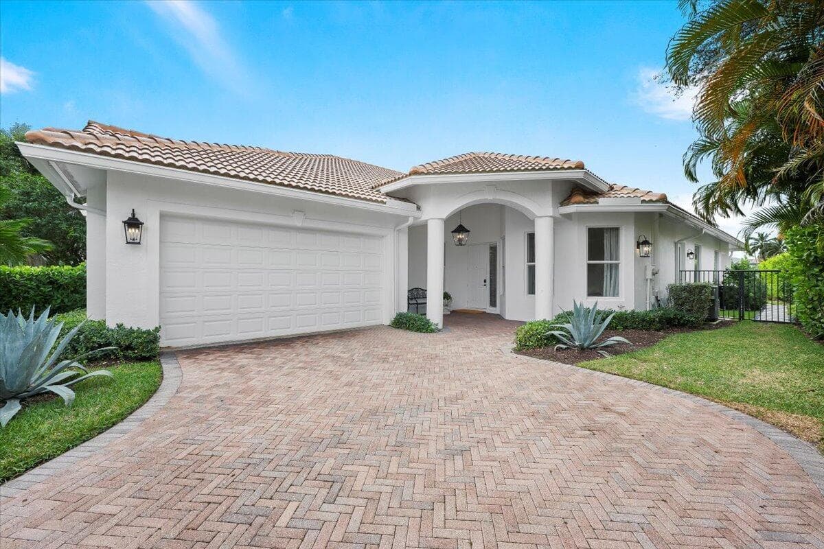Home at 2951 Twin Oaks Way, Wellington, FL