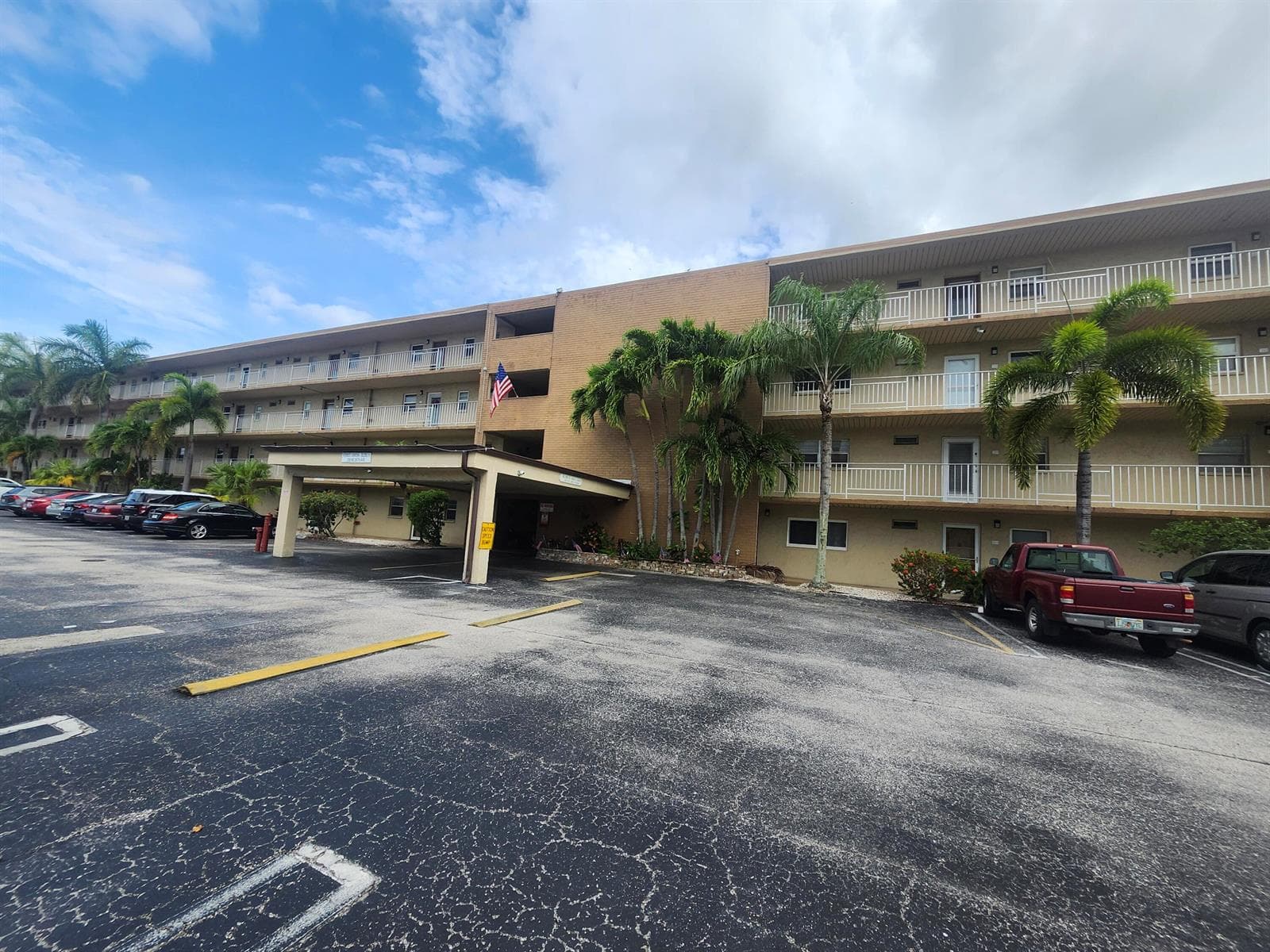 Condo at 330 NE 26th Avenue, Boynton Beach, FL