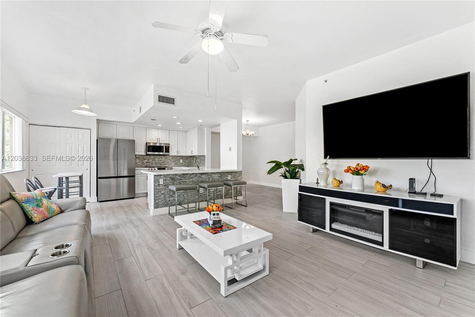 Condo at 7715 Yardley Dr, Tamarac, FL
