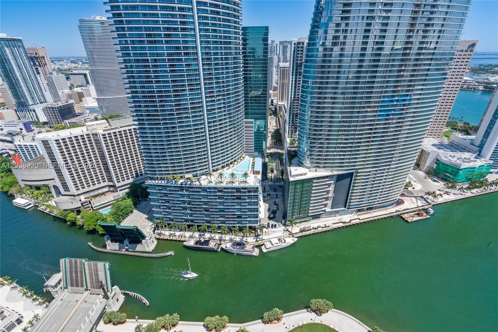 Condo en 475 Brickell Ave, Miami — foto 2