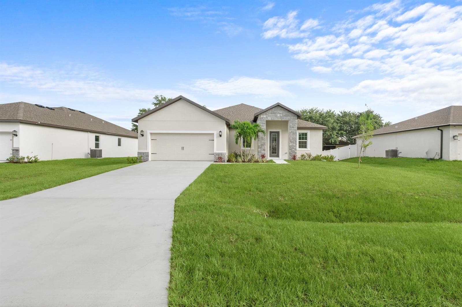 Single-family home at 8016 102nd Court, Vero Beach, FL