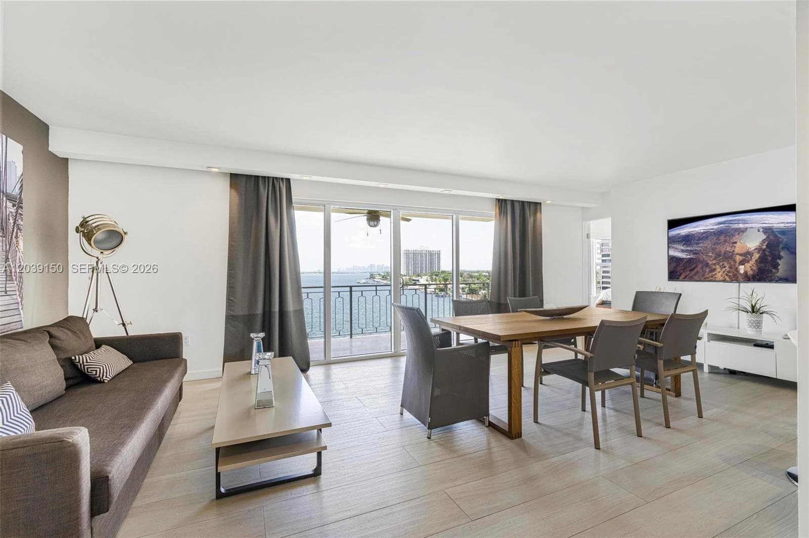 Condo at 11111 Biscayne Blvd, Miami — photo 1