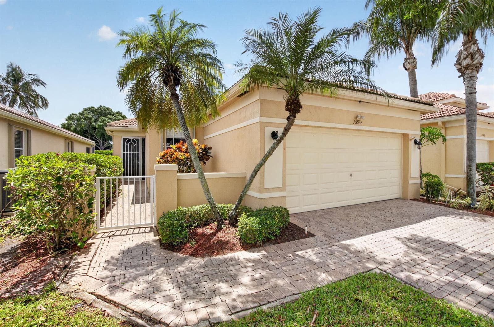 Single-family home at 15562 Fiorenza Circle, Delray Beach, FL
