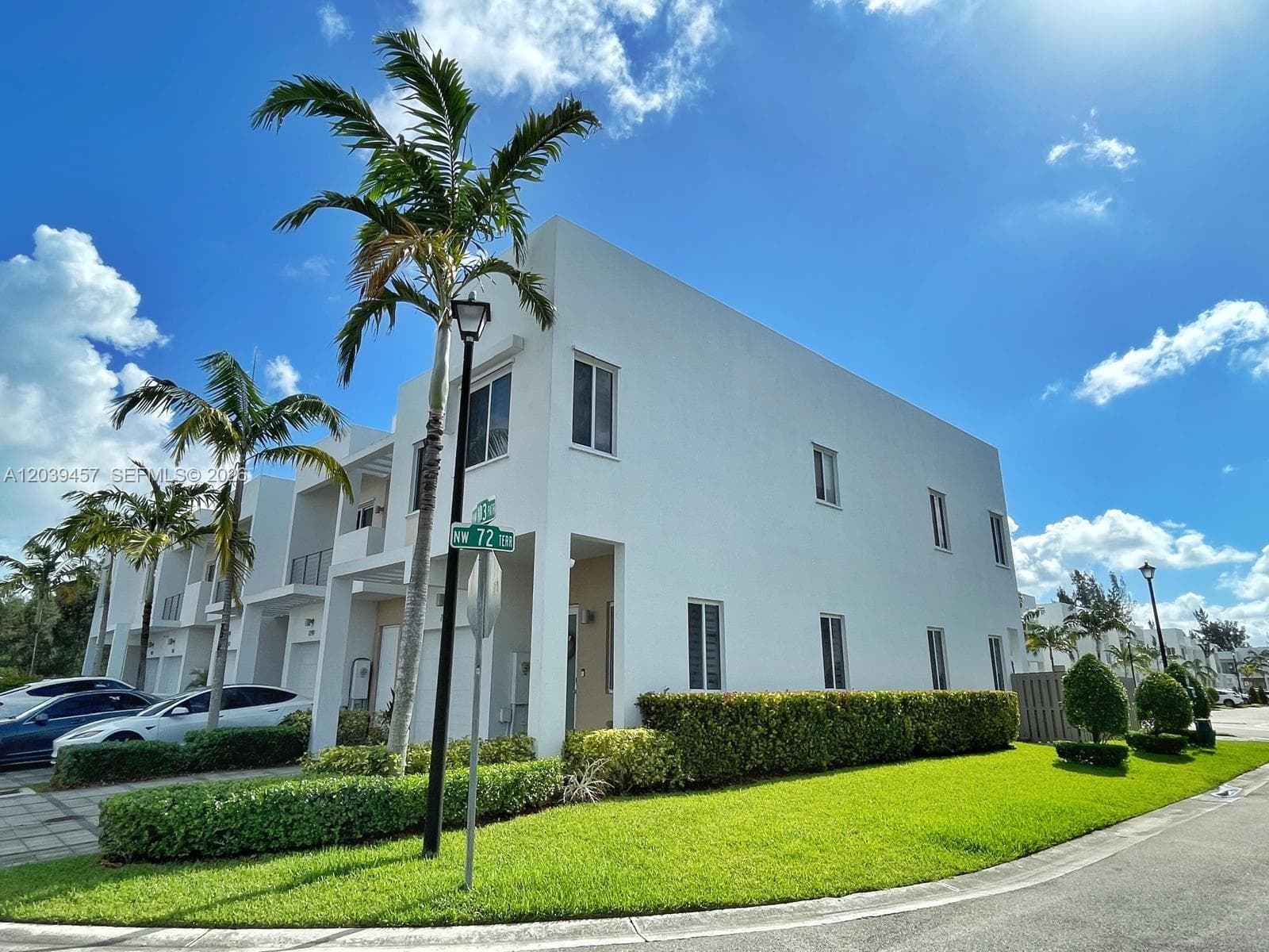Townhouse en 7243 NW 103rd Path, Doral — foto 1
