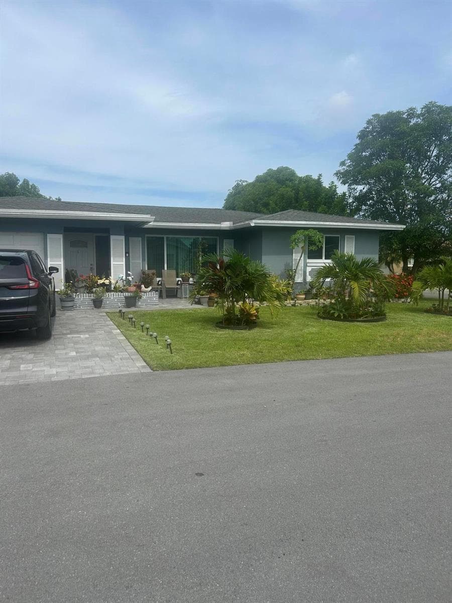 Single-family home at 5706 NW 68th Terrace, Tamarac, FL