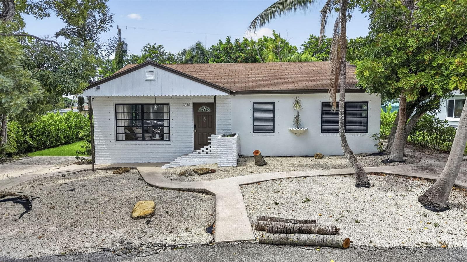 Single-family home at 1875 Ridge Road, Juno Beach, FL