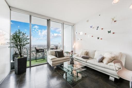 Condo at 92 SW 3rd St, Miami, FL