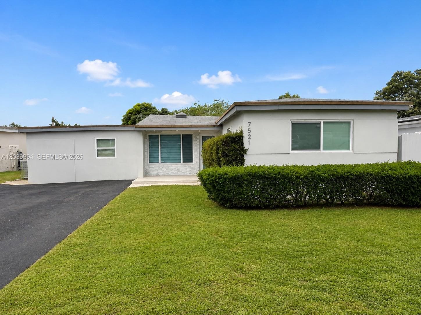 Single-family home at 7521 Shalimar St, Miramar, FL