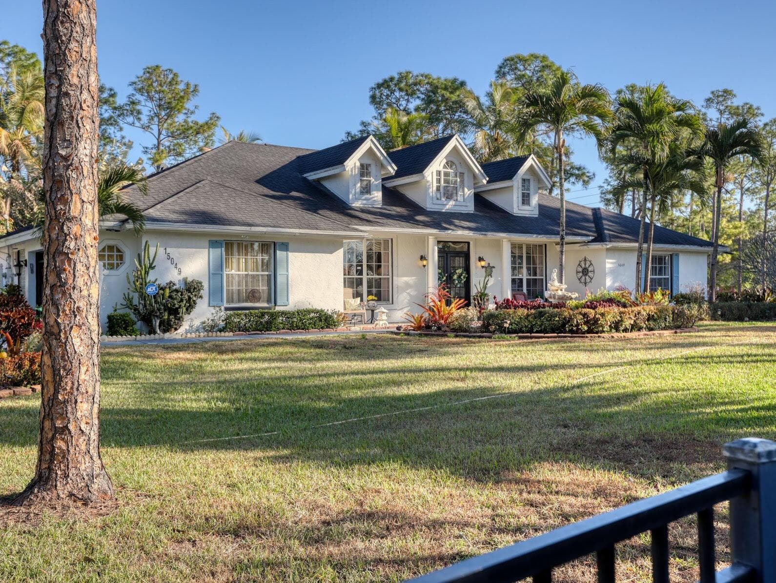 Single-family home at 15049 85th Road N, Loxahatchee, FL