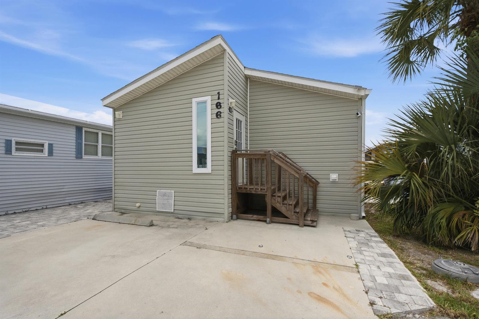 Single-family home at 166 Nettles Boulevard, Jensen Beach, FL
